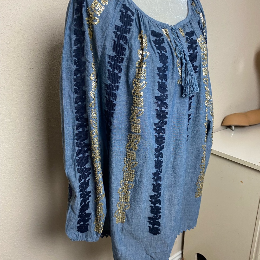 Denim 24/7 Blue Chambray Sequin & Embroidered Peasant Boho Blouse Size 18W - Picture 8 of 13